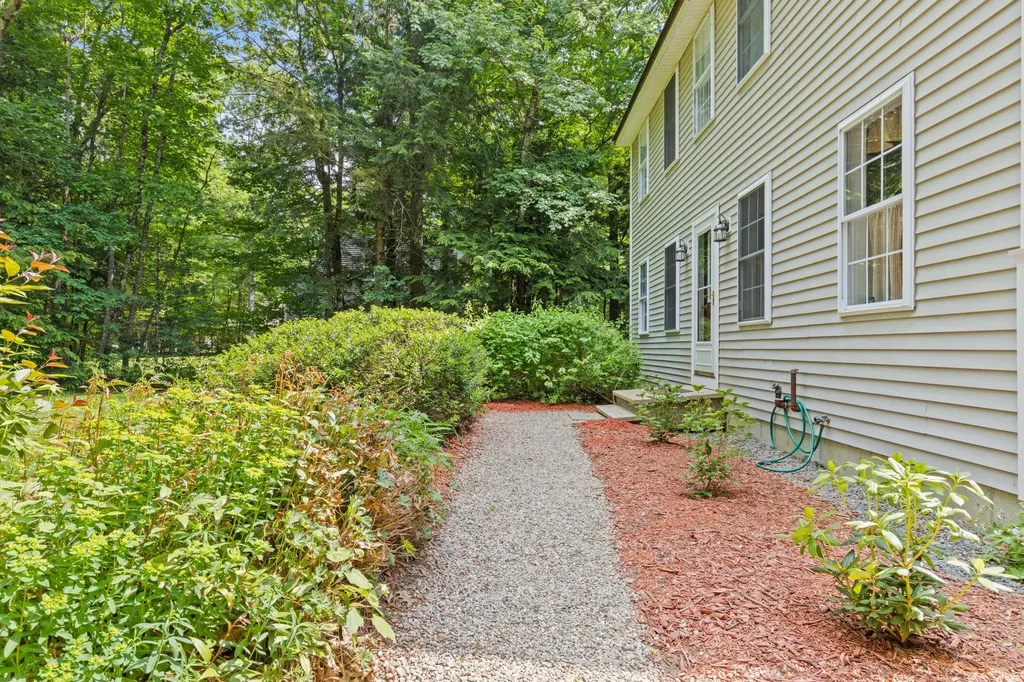 4 River Meadow Circle Standish ME 04085