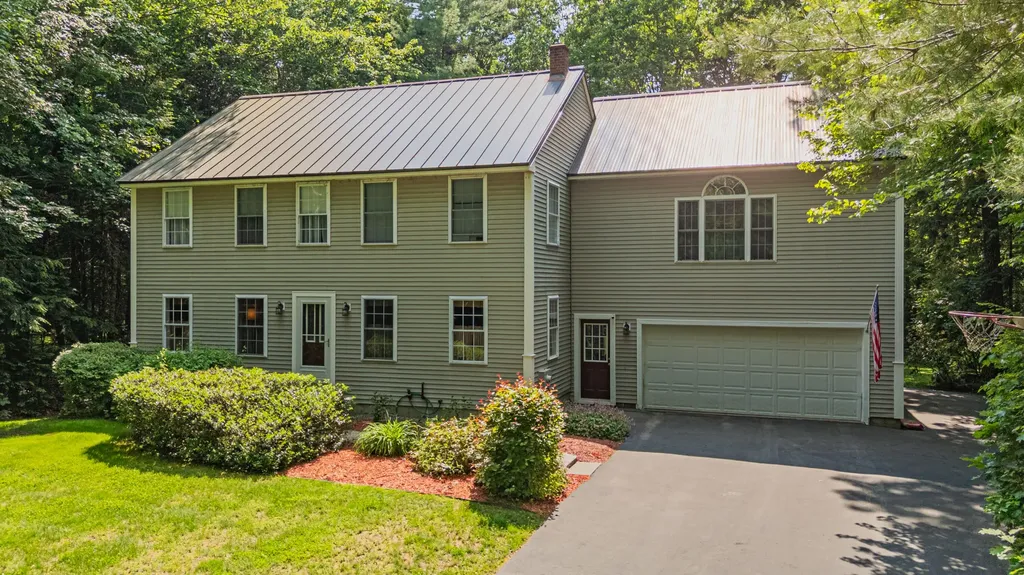 4 River Meadow Circle Standish ME 04085