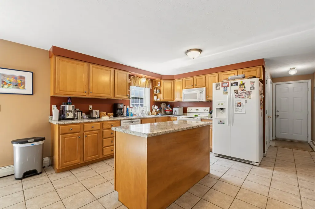 4 River Meadow Circle Standish ME 04085