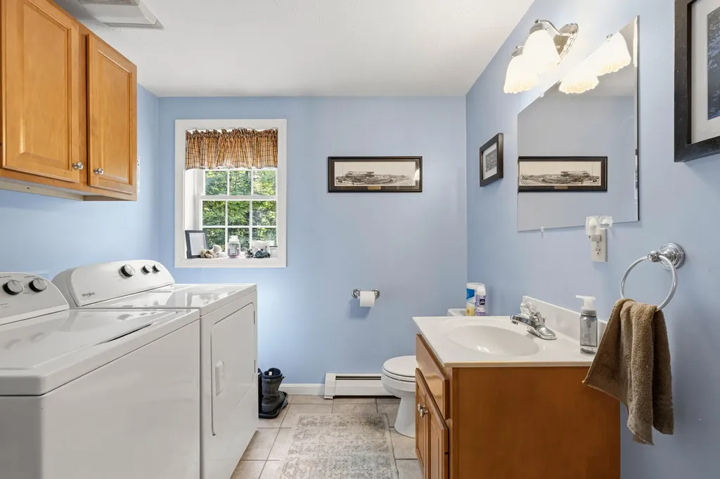 4 River Meadow Circle Standish ME 04085