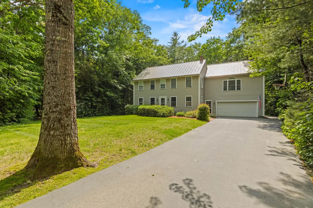 4 River Meadow Circle Standish ME 04085