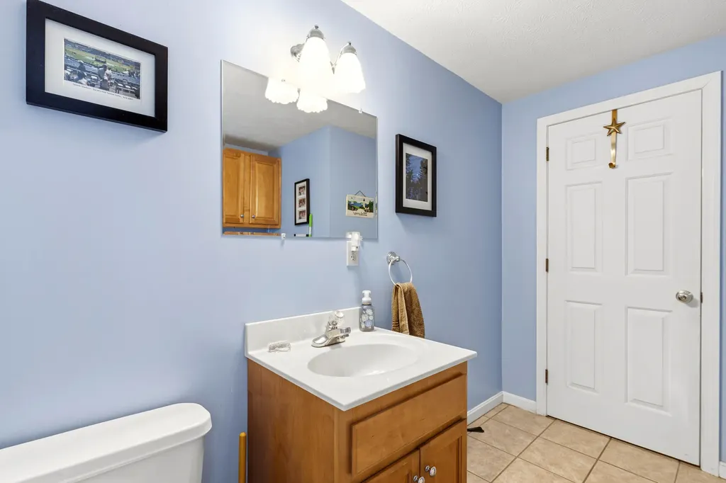 4 River Meadow Circle Standish ME 04085