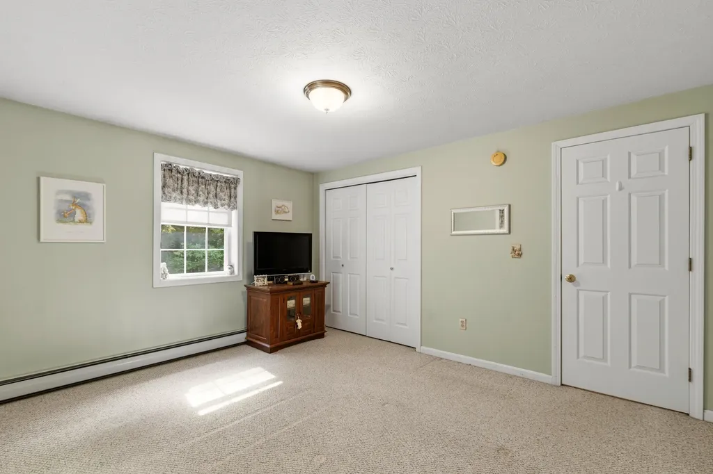 4 River Meadow Circle Standish ME 04085