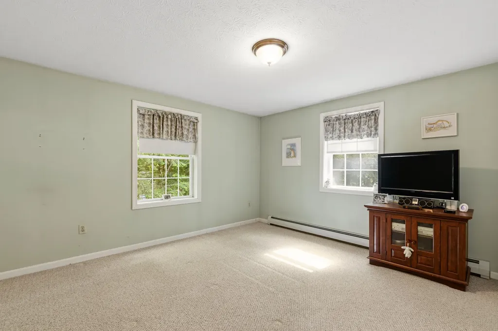 4 River Meadow Circle Standish ME 04085