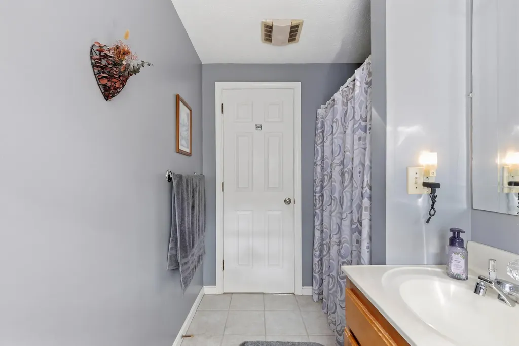 4 River Meadow Circle Standish ME 04085