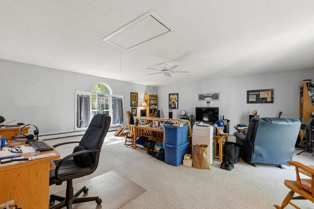 4 River Meadow Circle Standish ME 04085