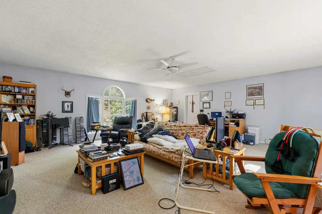 4 River Meadow Circle Standish ME 04085
