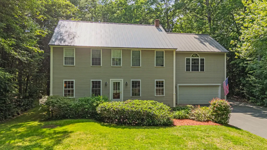 4 River Meadow Circle Standish ME 04085