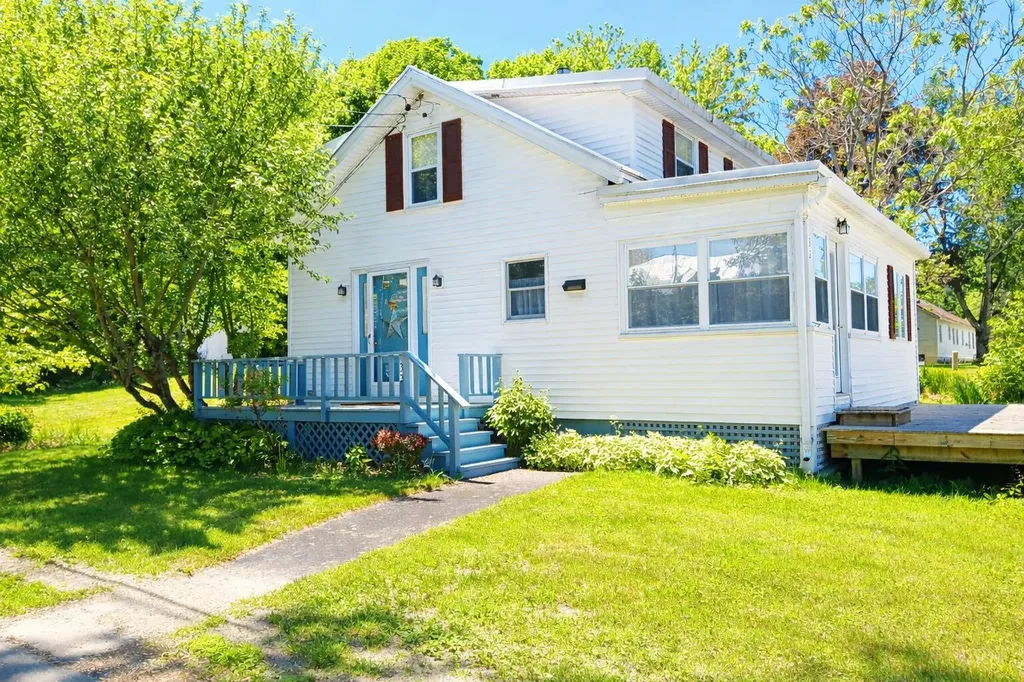 32 School Street Belgrade ME 04917