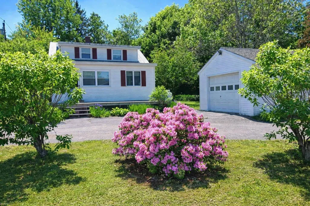 32 School Street Belgrade ME 04917