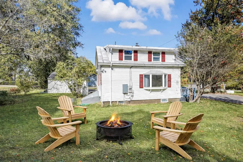 32 School Street Belgrade ME 04917
