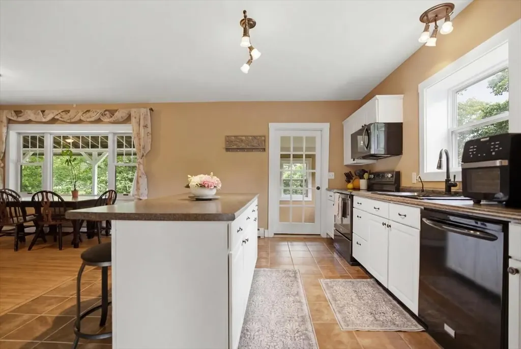 127 Dutton Road China ME 04358