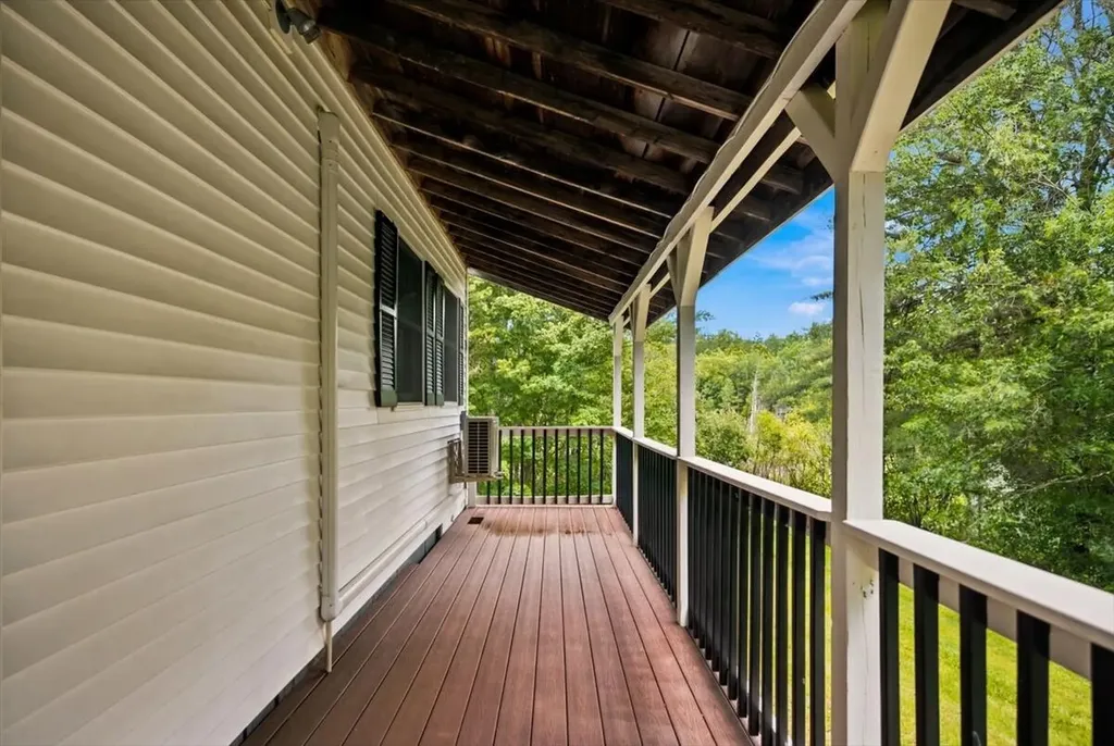 127 Dutton Road China ME 04358