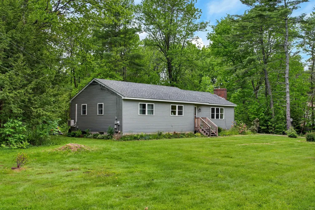 29 Smiley Avenue Winslow ME 04901