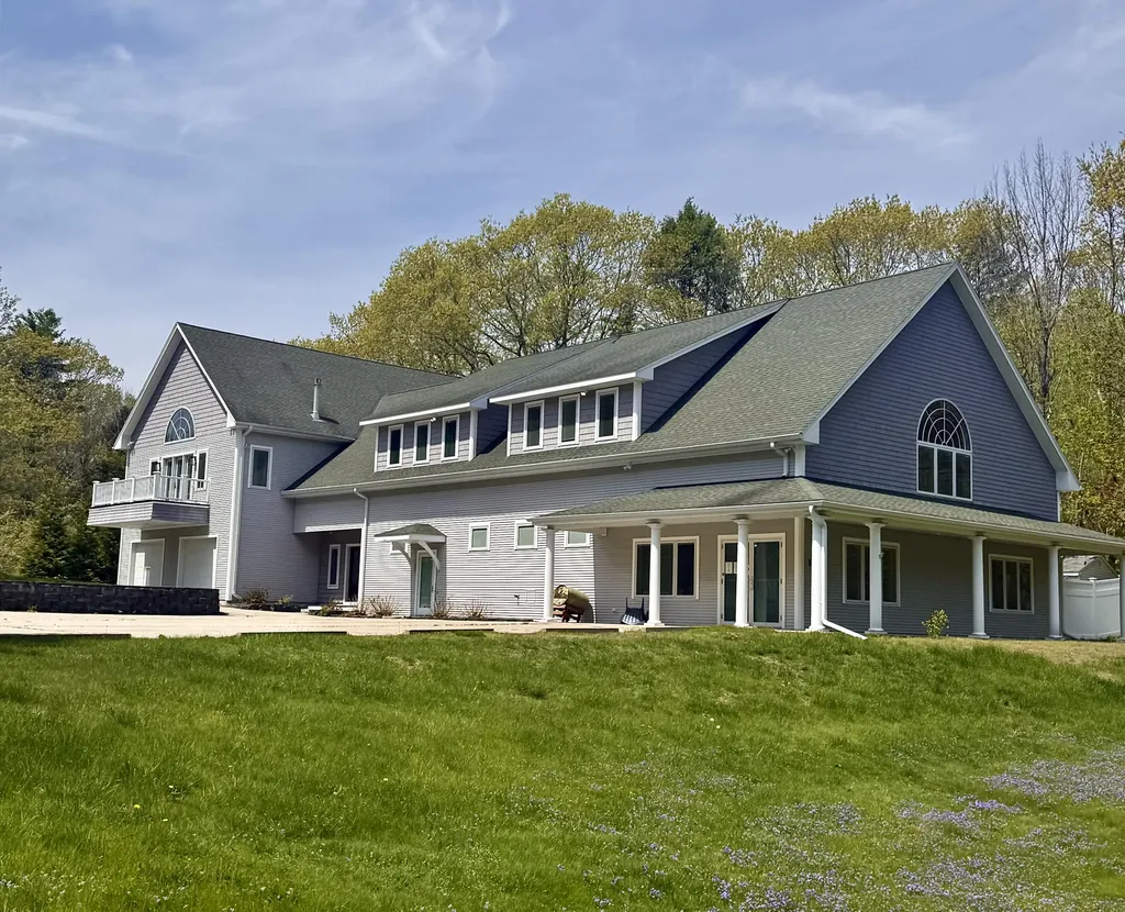 1376 U.s. 1 York ME 03902