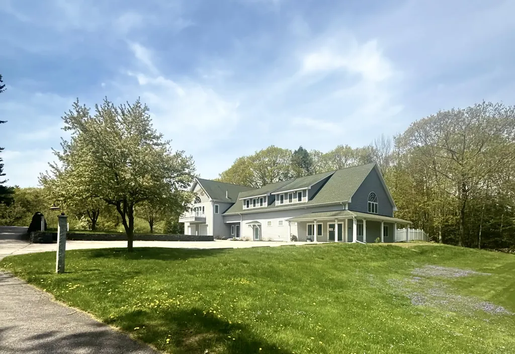 1376 U.s. 1 York ME 03902