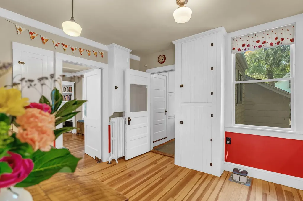 218 Broadway (Shaw Avenue) Street Rockland ME 04841