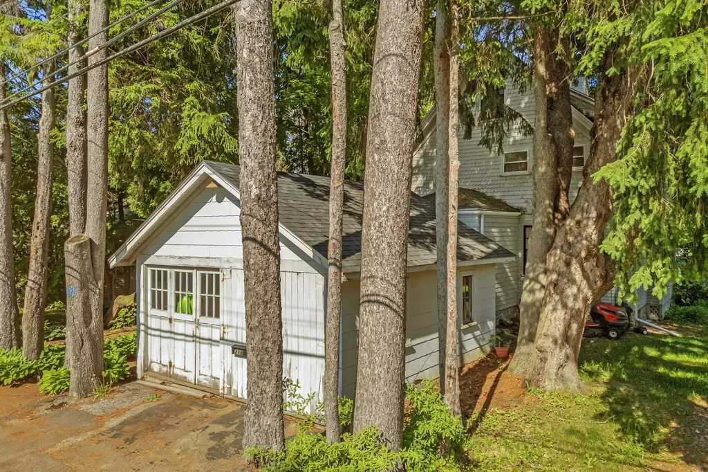 218 Broadway (Shaw Avenue) Street Rockland ME 04841
