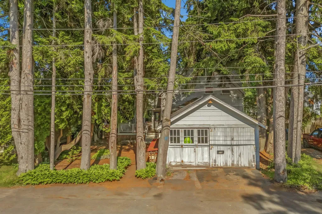 218 Broadway (Shaw Avenue) Street Rockland ME 04841