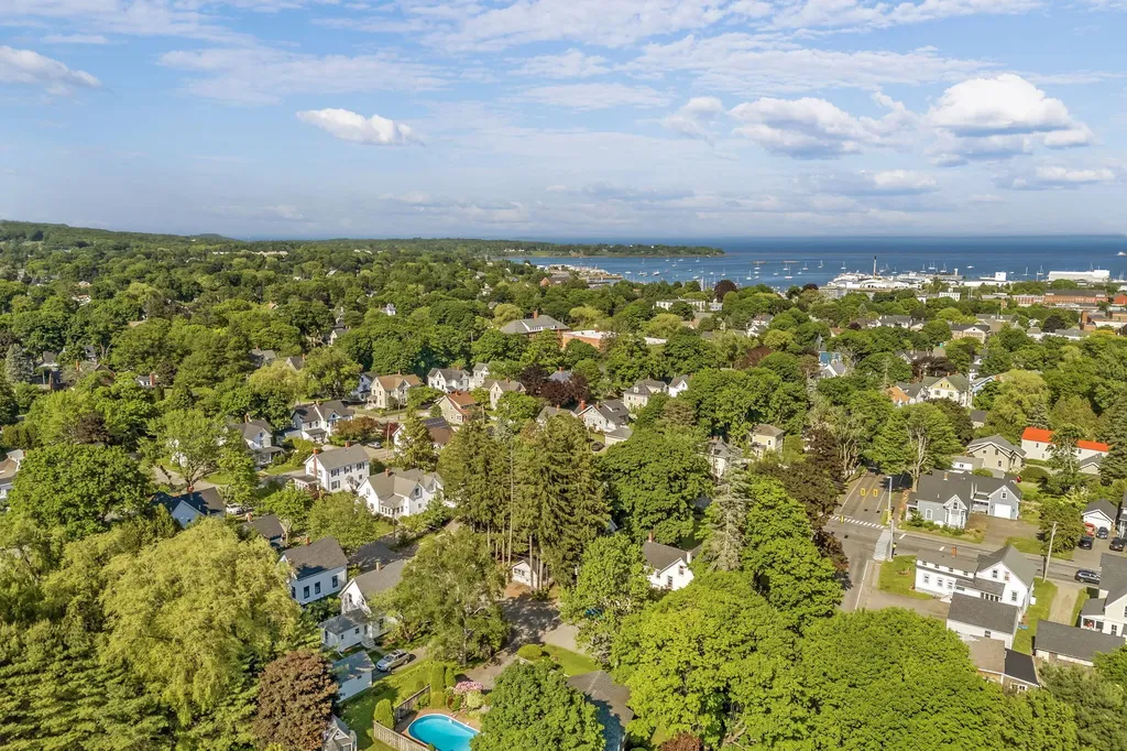 218 Broadway (Shaw Avenue) Street Rockland ME 04841