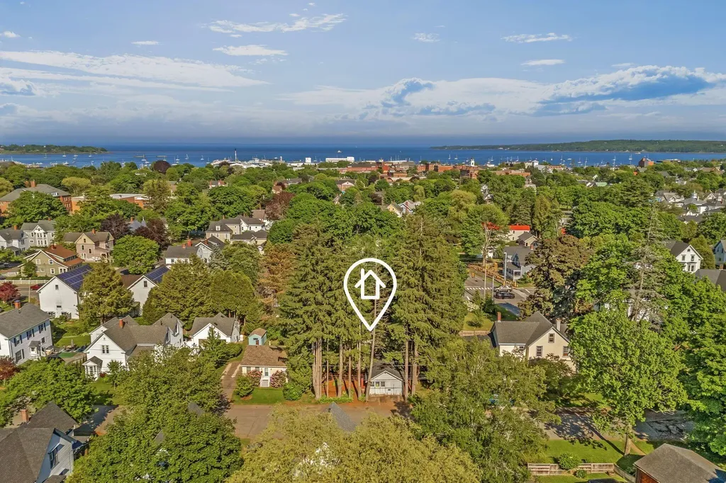 218 Broadway (Shaw Avenue) Street Rockland ME 04841