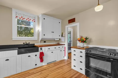 218 Broadway (Shaw Avenue) Street Rockland ME 04841