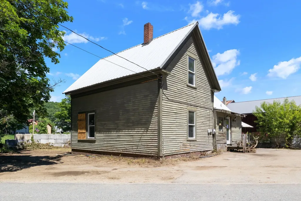 23 Pioneer Street West Paris ME 04289