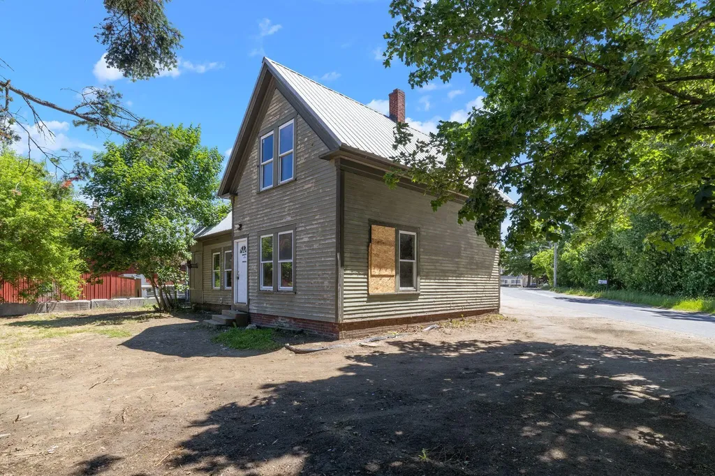 23 Pioneer Street West Paris ME 04289