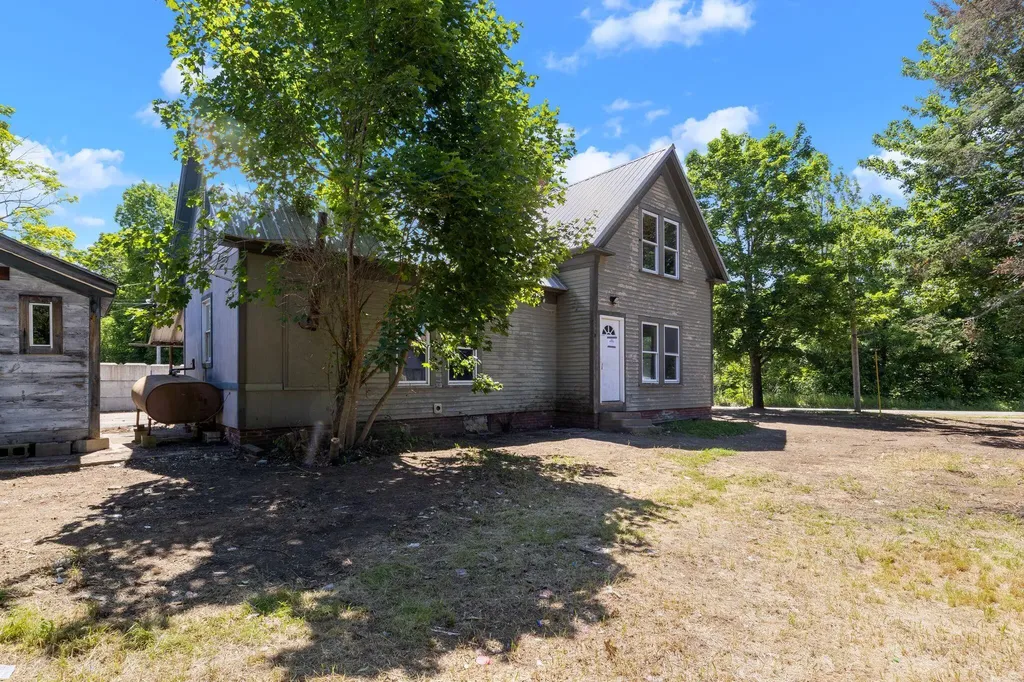 23 Pioneer Street West Paris ME 04289
