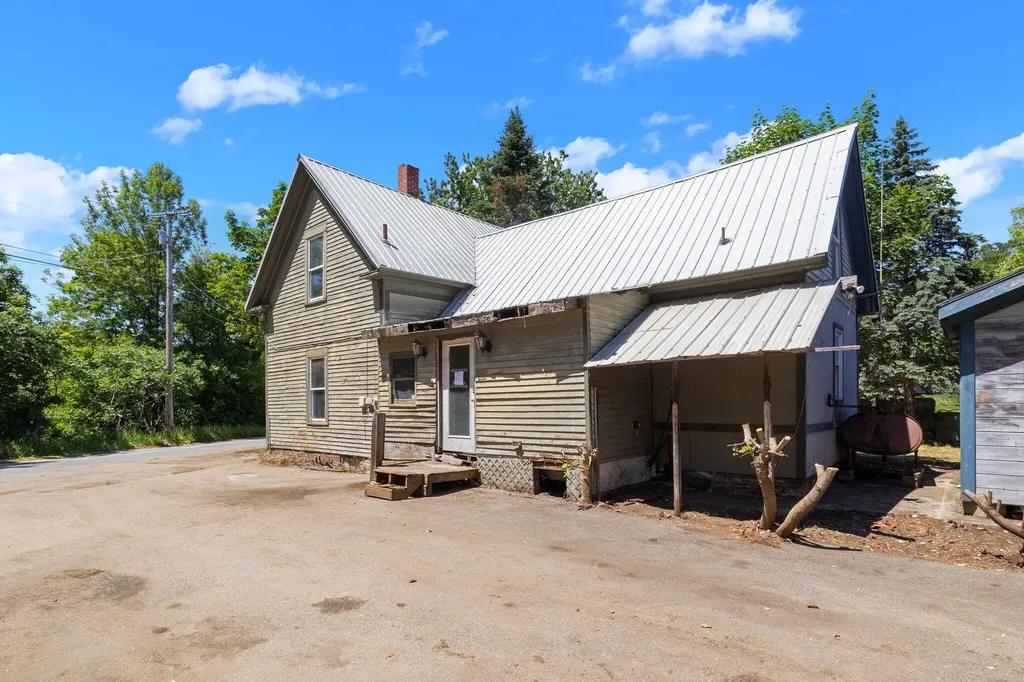 23 Pioneer Street West Paris ME 04289