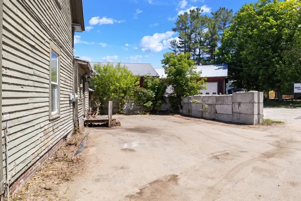 23 Pioneer Street West Paris ME 04289