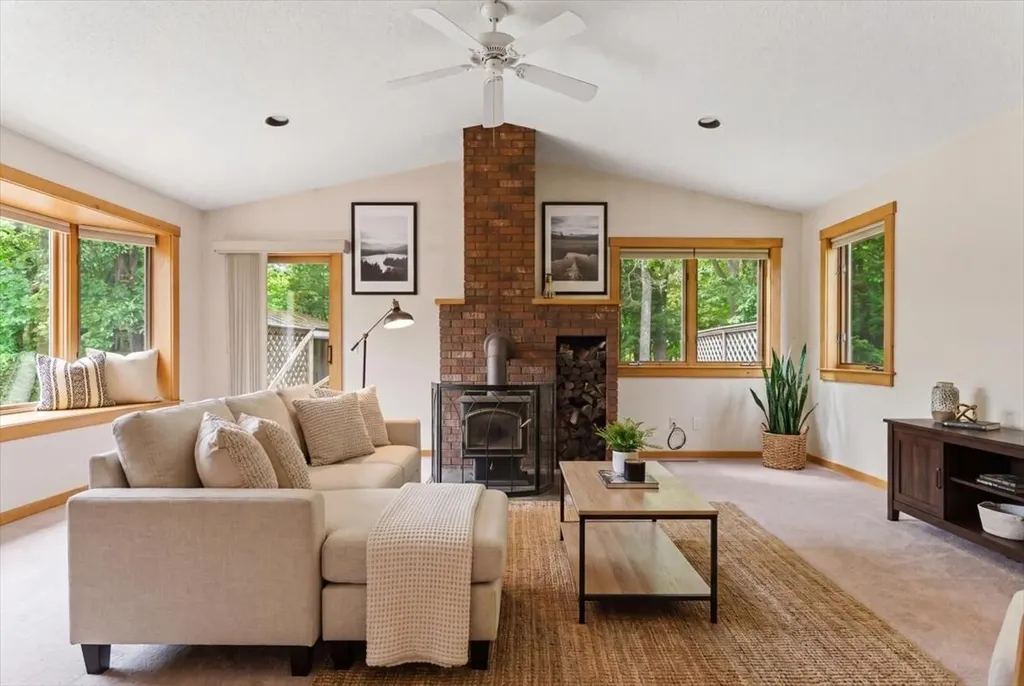 16 Woodland Avenue Lisbon ME 04252