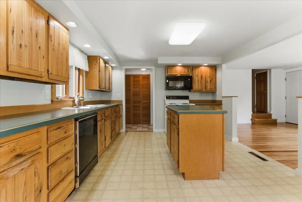 16 Woodland Avenue Lisbon ME 04252
