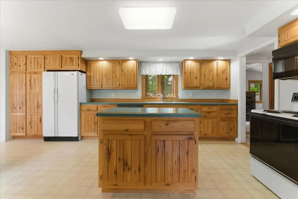16 Woodland Avenue Lisbon ME 04252