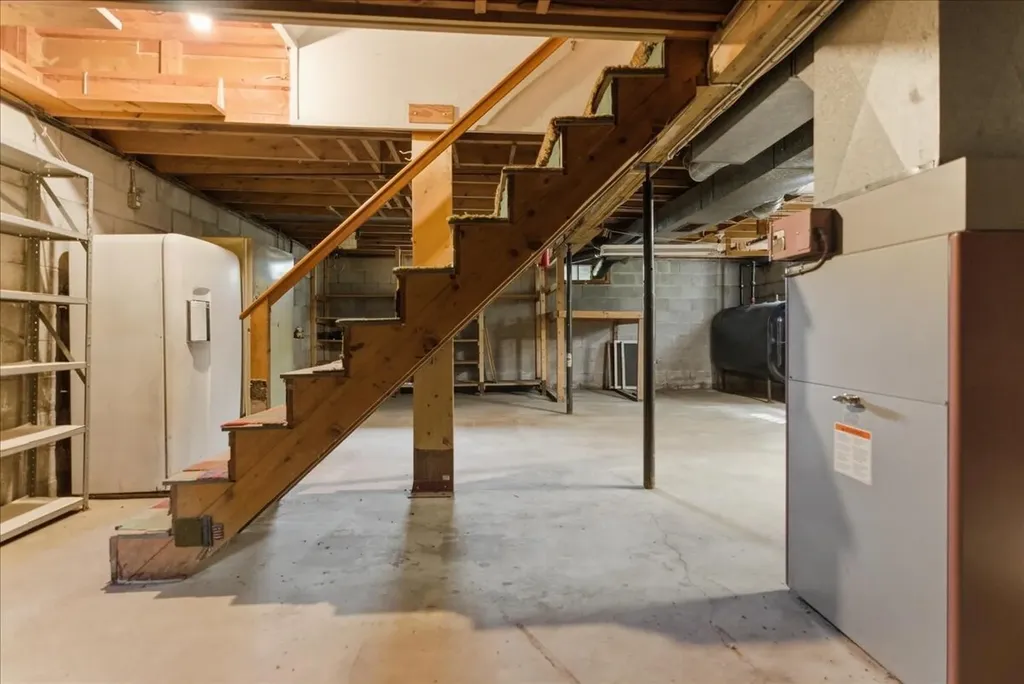 16 Woodland Avenue Lisbon ME 04252