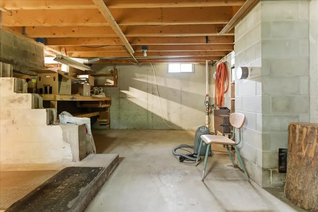 16 Woodland Avenue Lisbon ME 04252