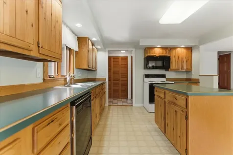 16 Woodland Avenue Lisbon ME 04252