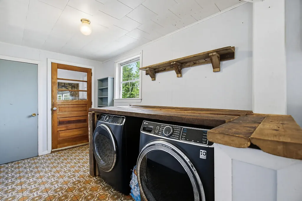 327 Ripley Road Dexter ME 04930