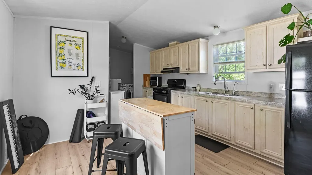 20 Mountain View Circle Bowdoin ME 04287