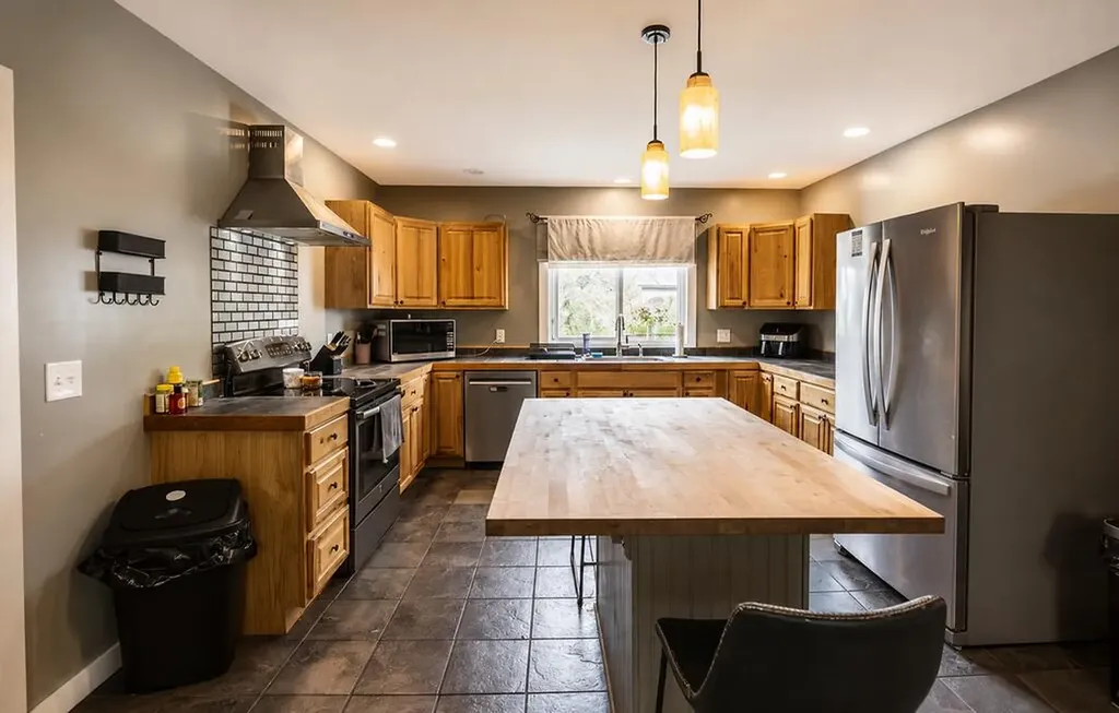 16 Park Street Madison ME 04950