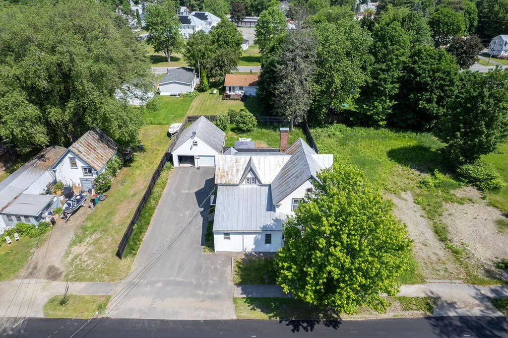 16 Park Street Madison ME 04950