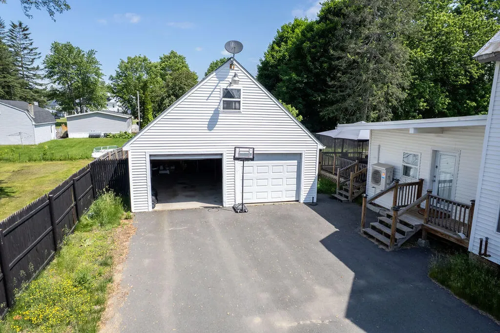 16 Park Street Madison ME 04950