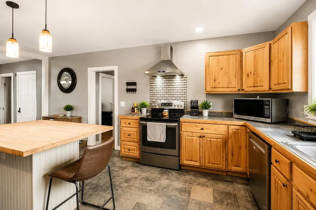 16 Park Street Madison ME 04950