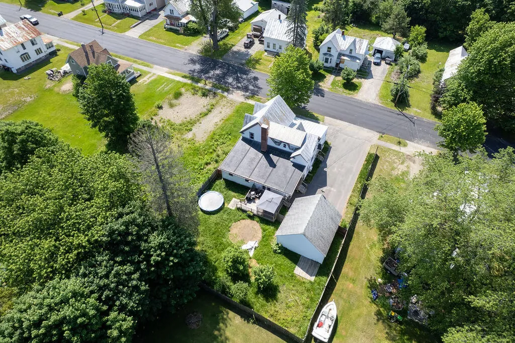 16 Park Street Madison ME 04950