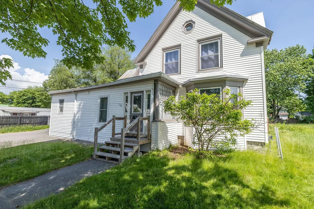 16 Park Street Madison ME 04950