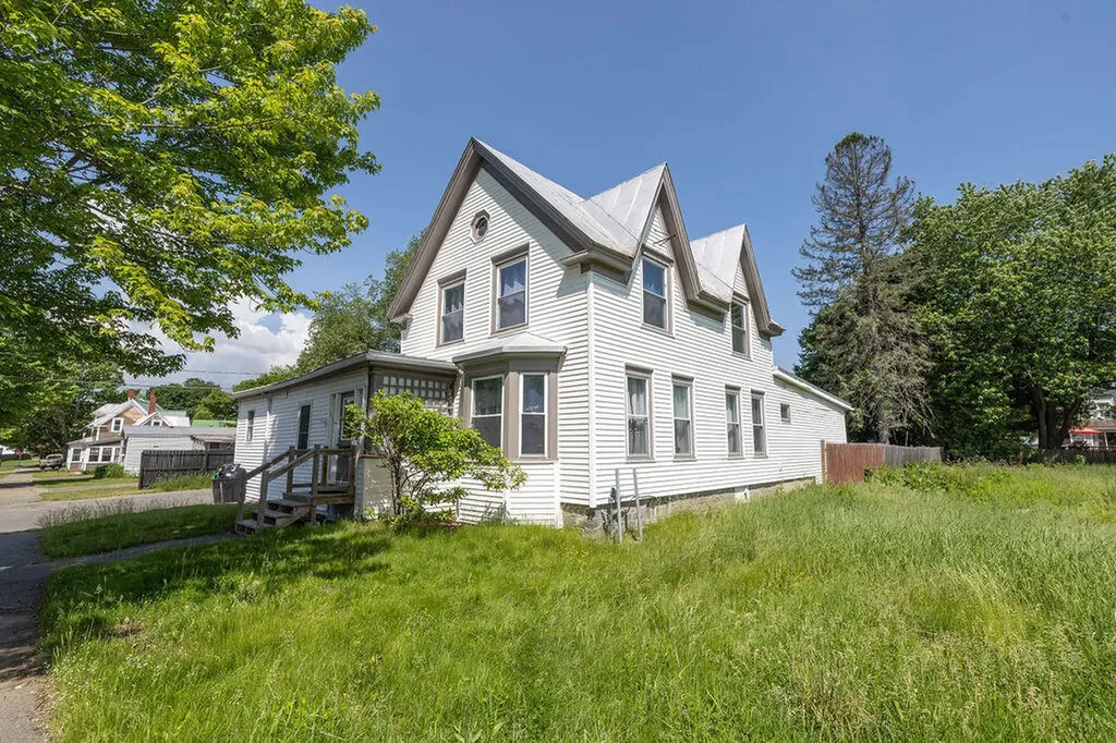 16 Park Street Madison ME 04950