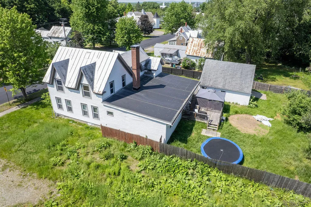 16 Park Street Madison ME 04950