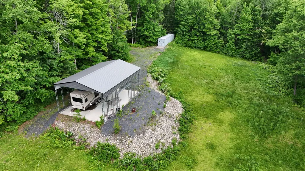 22 Monument Road Abbot ME 04406