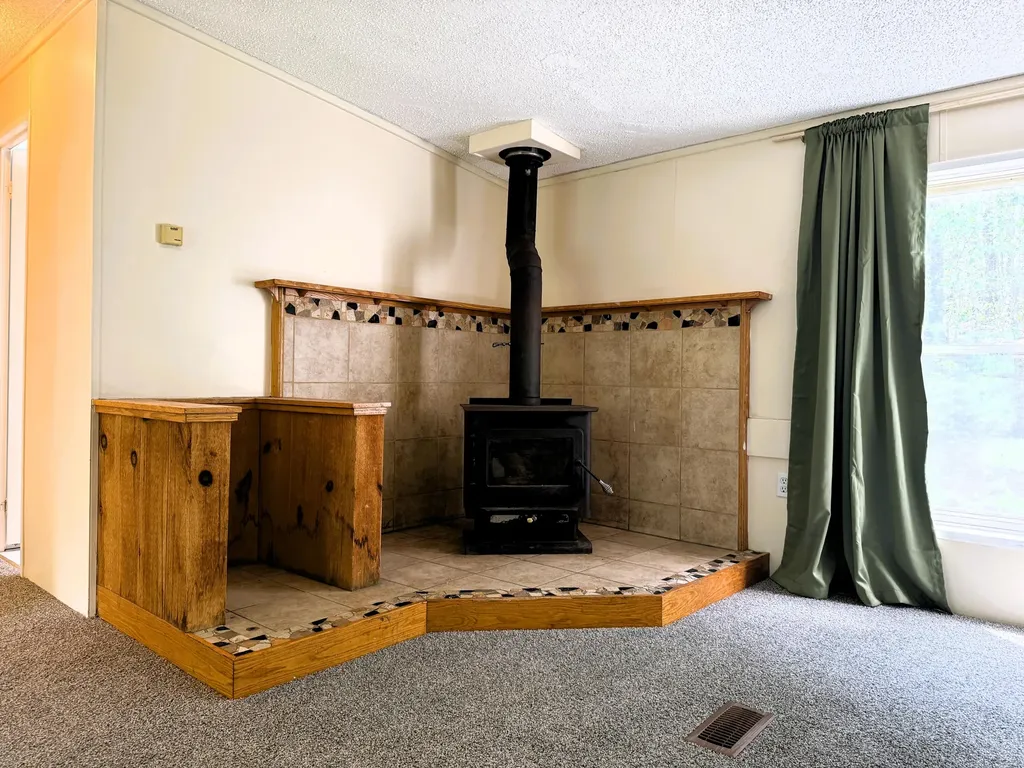 353 Controversy Lane Waldoboro ME 04572