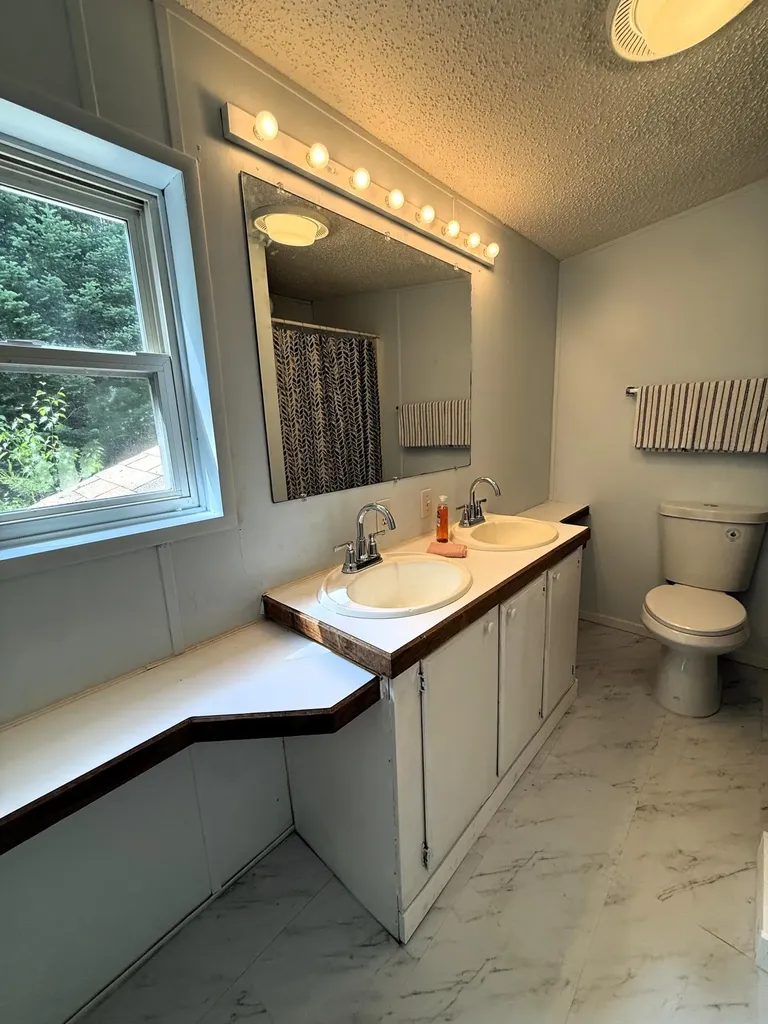 353 Controversy Lane Waldoboro ME 04572